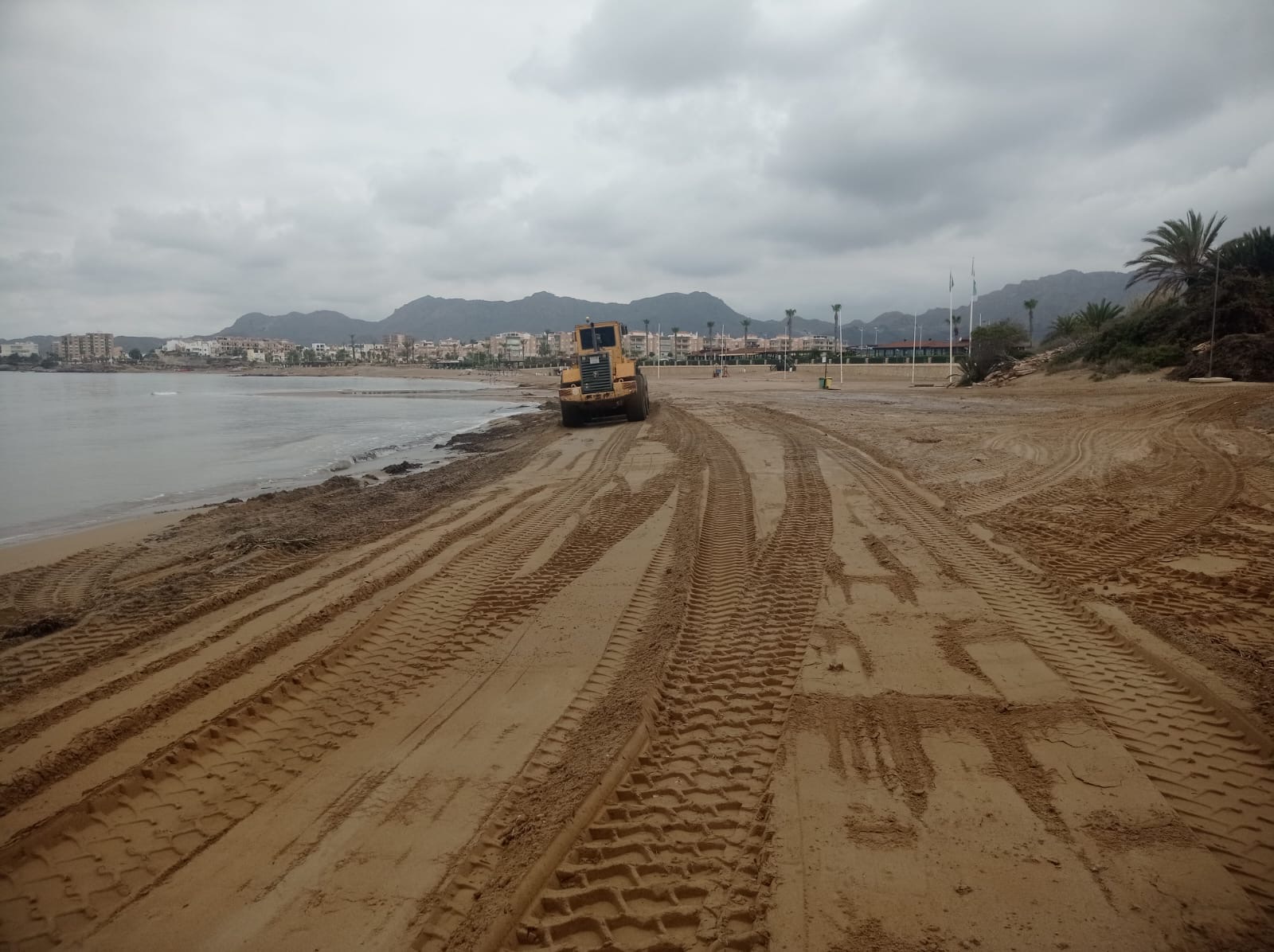 Acondicionamiento de playas y mejora de espacios públicos en San Juan de los Terreros para la temporada  estival 